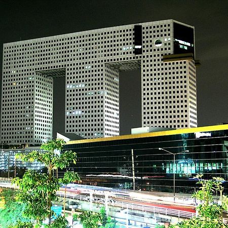 Iyarin @ Tuk Chang Hotel Bangkok Buitenkant foto