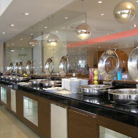 Iyarin @ Tuk Chang Hotel Bangkok Buitenkant foto