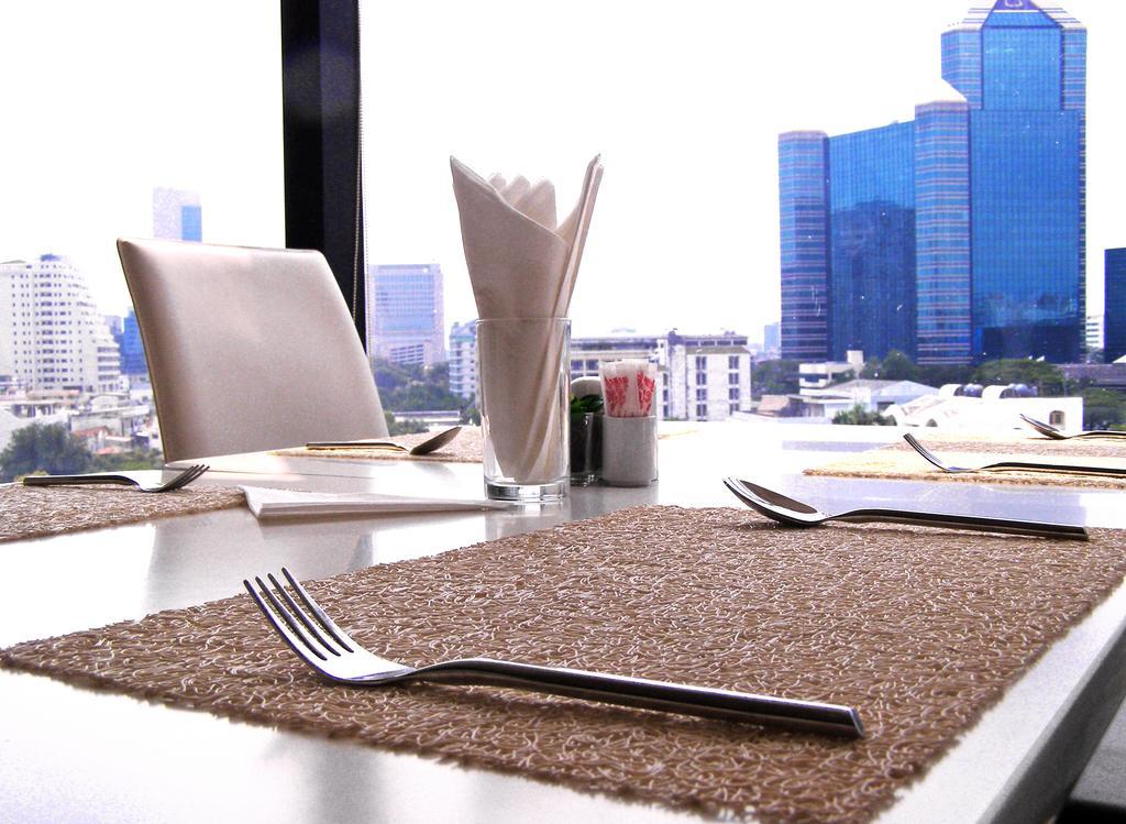 Iyarin @ Tuk Chang Hotel Bangkok Buitenkant foto